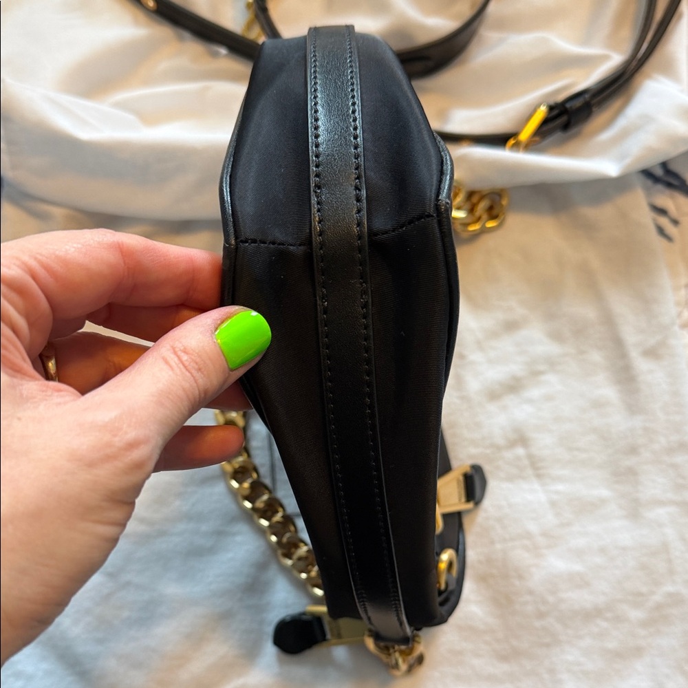 Moschino Black Heart Crossbody Bag with Gold Hardware - Picture 5 of 8